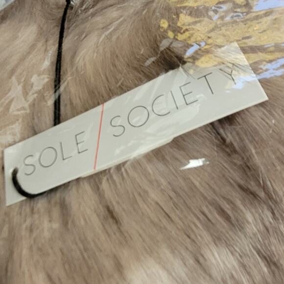 Mob Wife NWT Faux Fur Collar from Sole Society in Blush - Picture 8 of 11